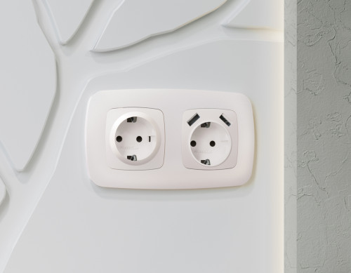 Лицевая панель розетки с З/К и USB зарядкой А+А с шторками, Жемчуг, OMEGA Quant Ambrella Volt OP2090