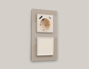 Розетка с З/К и USB зарядкой А+С с шторками, Бежевый матовый, ALFA Quant Ambrella Volt MA330010