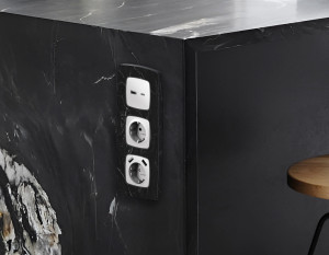 Рамка 4 местная мрамор, Черный, OMEGA Opera Ambrella Volt OF940704