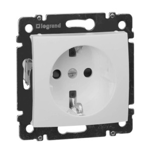 Розетка с З/К со шторками, белый, Valena Classic Legrand 774421