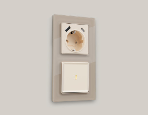 Лицевая панель розетки с З/К и USB зарядкой А+C с шторками, Бежевый матовый, ALFA Quant Ambrella Volt AP3300