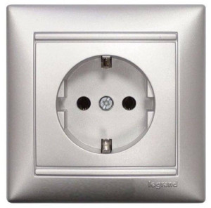 Розетка с З/К, алюминий, Valena Classic Legrand 770123