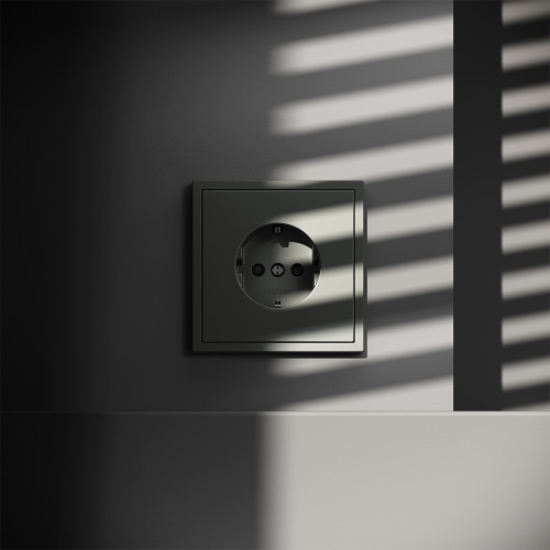 Розетка c З/К и шторками, Титан, Voltum S70 VLS040206