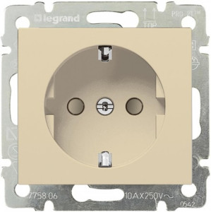 Розетка с З/К со шторками, слоновая кость, Valena Classic Legrand 774122