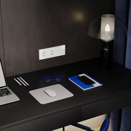 Розетка с З/К и шторками, Белый глянцевый, VOLTUM S70 VLS040201