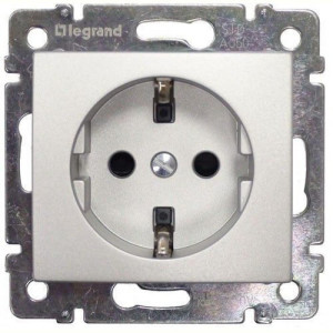 Розетка с З/К со шторками, алюминий, Valena Classic Legrand 770211
